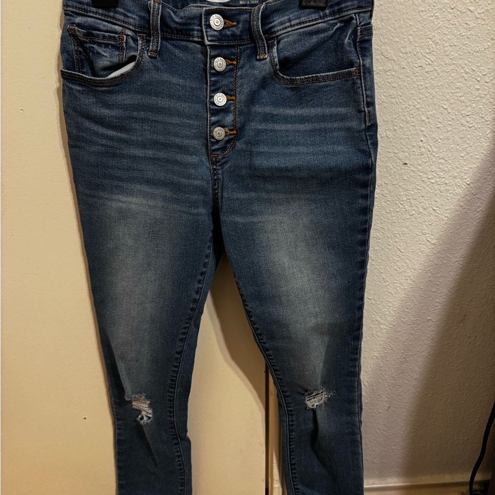 High Rise Blue Jeans with Distressed Detailing and Slim Fit